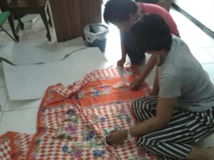 membuat selop batik