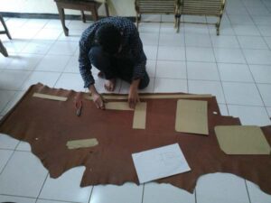 belajar membuat tas pria kulit belajar membuat tas pria kulit