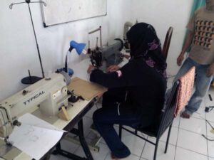 belajar menjahit tas tenun