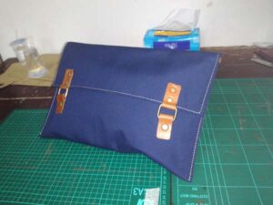 sarung laptop kanvas kombinasi kulit